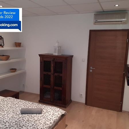 Utulny Apartman V Bratislava 6 Eksteriør billede