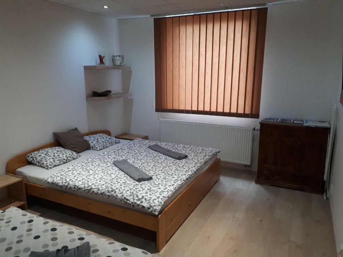 Utulny Apartman V Bratislava 6 Eksteriør billede