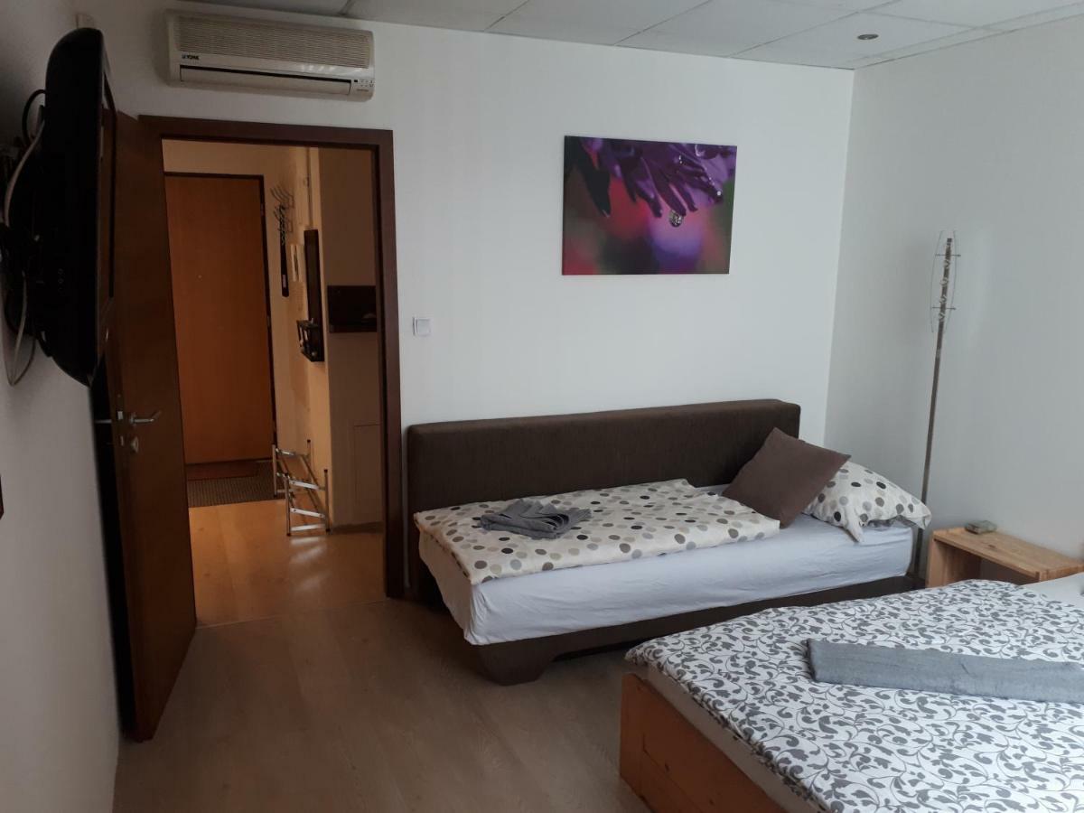 Utulny Apartman V Bratislava 6 Eksteriør billede